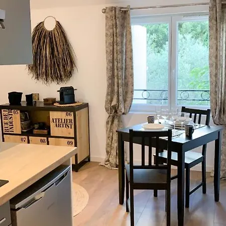 Les Logis De Candide * ラ・テスト・ド・ビュシュ