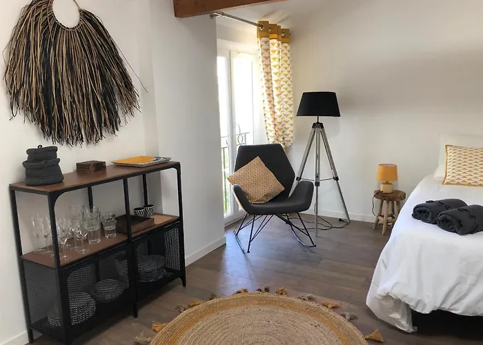 Les Logis De Candide לה-טסט-דה-בוש