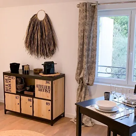 Les Logis De Candide Apartment