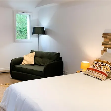 Les Logis De Candide Apartment *